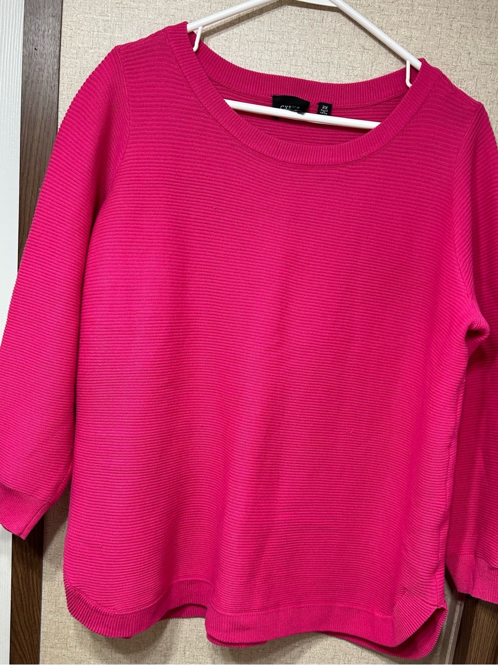 Cyrus Women's Bright Fuchsia Textured Crewneck Sweatshirt